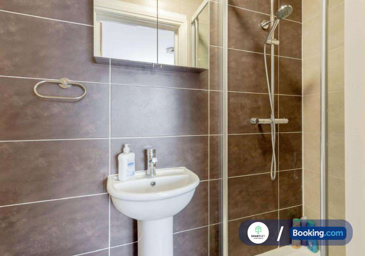 Modern 2 Bed 2 Bath Apartment Free Parking Уотфорд Экстерьер фото